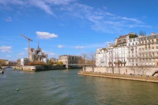 Driving in Paris Tips: Rules, Zones and Parking