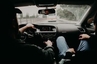 Young driver car rental in France: age rules and fees